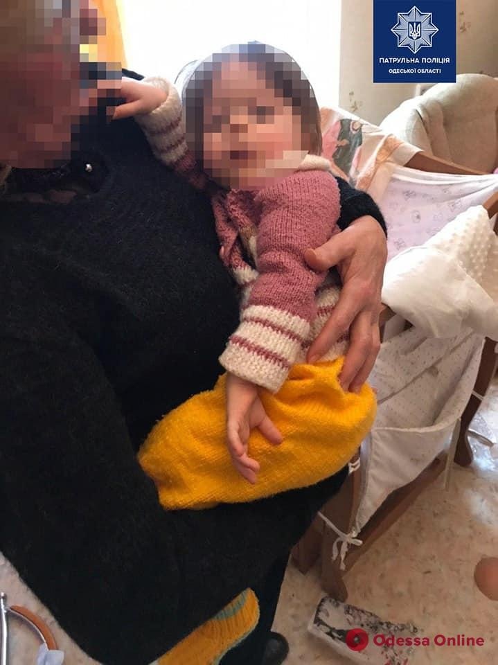 В Одесі патрульні вирвали з рук озвірілої матері однорічне дитя, яке вона намагалась задушити