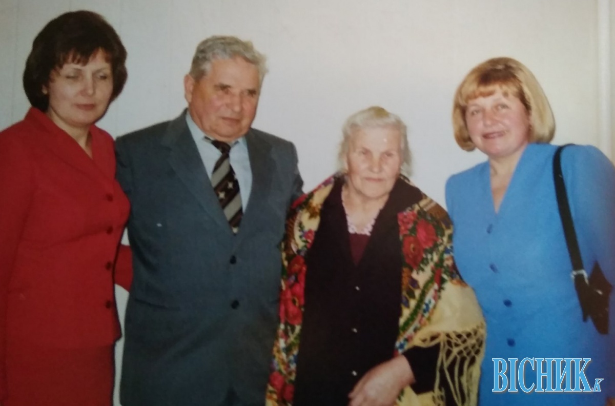 Іван ЮХИМУК з дружиною та доньками
