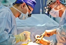 Волинські лікарі видалили дівчині пухлину, яка заважала їй ковтати