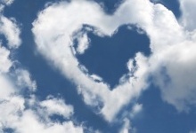 Пілоти привітали лучан з днем закоханих серцем у небі