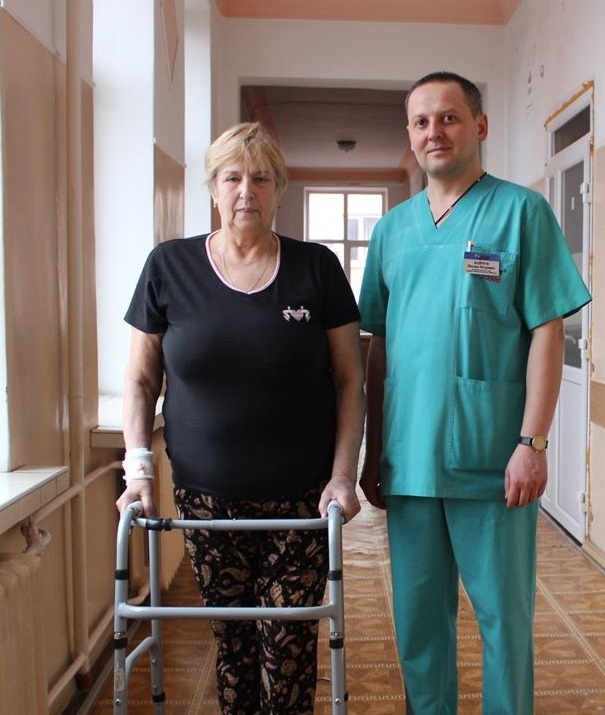 У лікарні на Волині жінці вперше протезували штучний суглоб