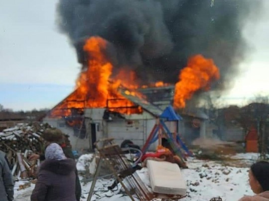 На Житомирщині пожежа знищила дім священника, в якого 12 дітей