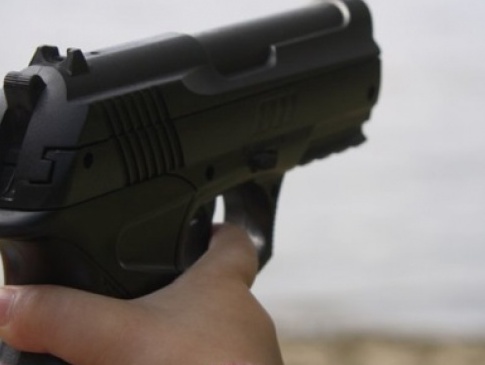 У Криму 6-річна дівчинка вистрілила собі в голову з батькового пістолета