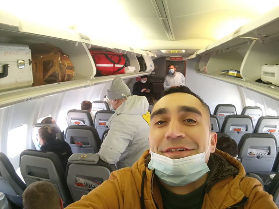 Україна своїх не кидає?: екіпаж літака з Китаю в шоці від «теплої» зустрічі земляків