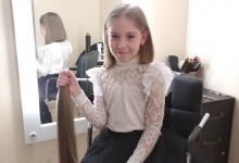 У Рівному 8-річна дівчинка продала своє волосся, а кошти віддала онкохворій дитини