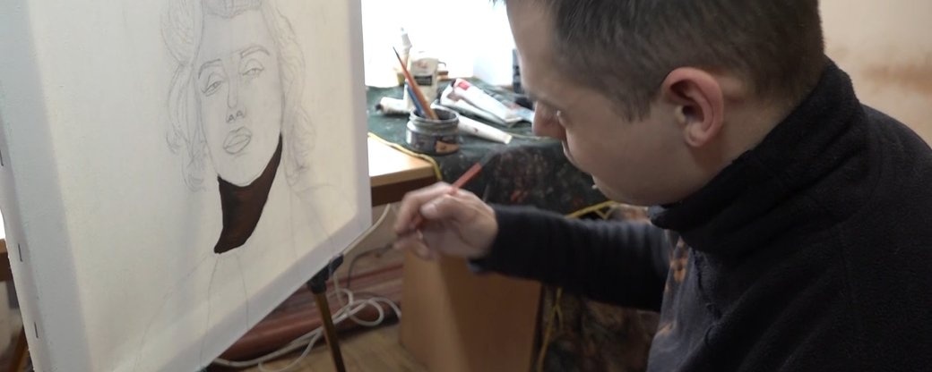 Житомирянин із ДЦП пише портрети та ікони