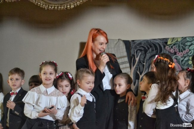 Найпозитивніша співачка України виступила для школярів луцької гімназії