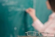 Уряд виплатить молодим вчителям 21 тисячу гривень додатково