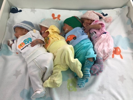 На Кіровоградщині 24-річна дружина рятувальника народила одразу чотирьох дівчаток