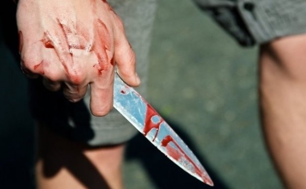 На Тернопільщині горе-батьки порізали ножем 8-річного сина