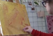 15-річна «сонячна» львів’янка розмальовує хустини для зірок