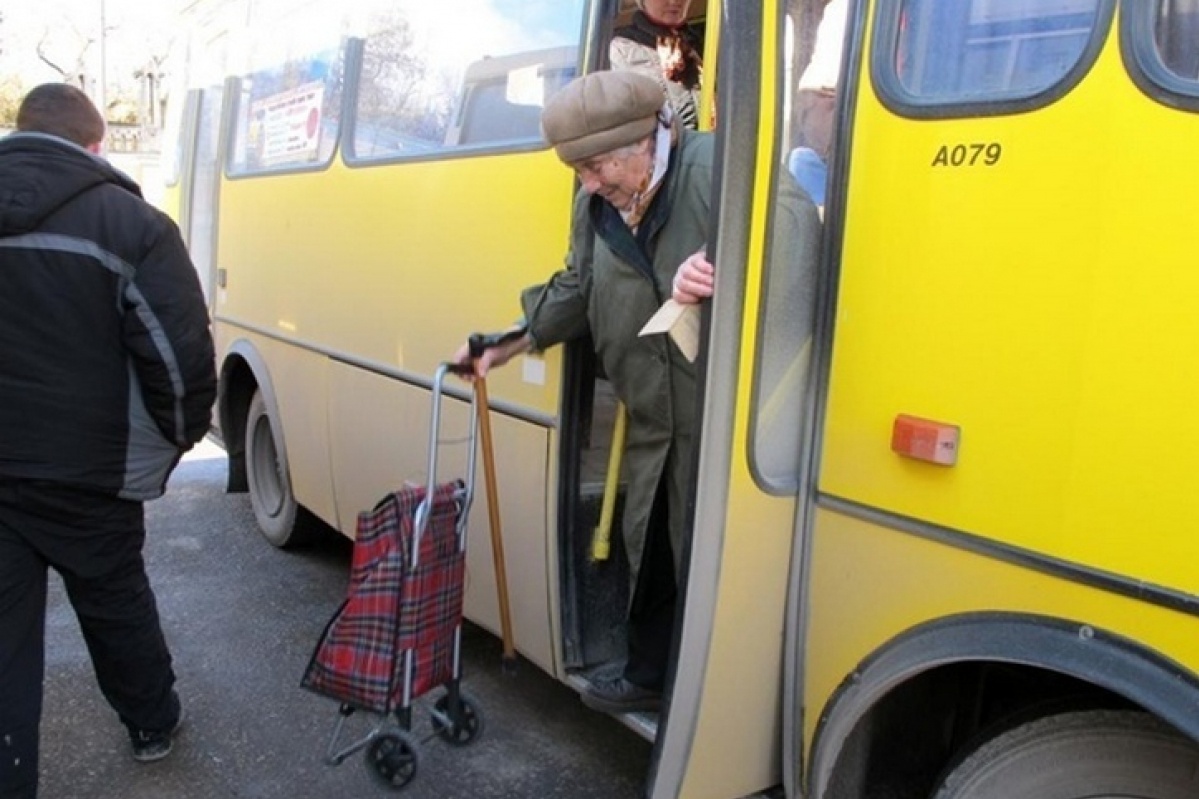 Чернівецьким пенсіонерам скасували пільговий проїзд, аби сиділи вдома