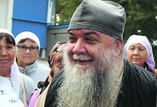 Під час молебнів біснуваті корчаться, виють, наче звірі: молитва монаха з Білорусі зцілює приречених