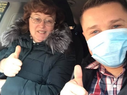 Українці запустили флешмоб «Підвези лікаря»