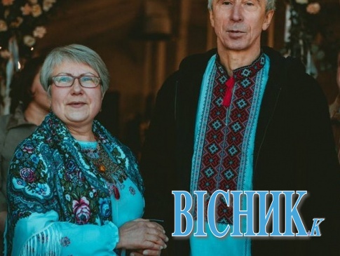 Їхала до шлюбу на коні: 60-річну переселенку з Луганщини покликав заміж науковець зі Львова