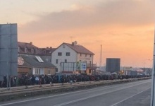 Тисячі українців застрягли на кордоні «Дорогуськ-Ягодин»