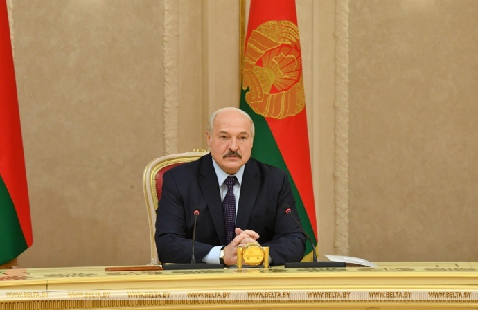 «Господь нас збереже від коронавірусу»: Лукашенко не скасовує парад у Білорусі