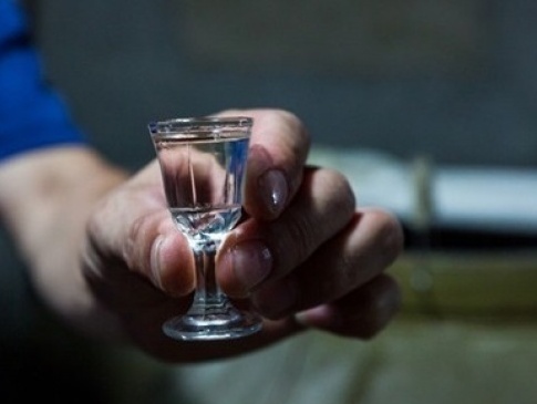 У Сумах троє людей померли від отруєння сурогатним алкоголем
