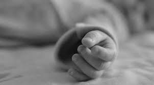В Одесі «у швидкій» померло немовля, яке жінка передчасно народила вдома
