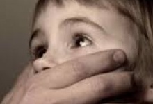На Київщині батько-педофіл розбещував 4-річну доньку