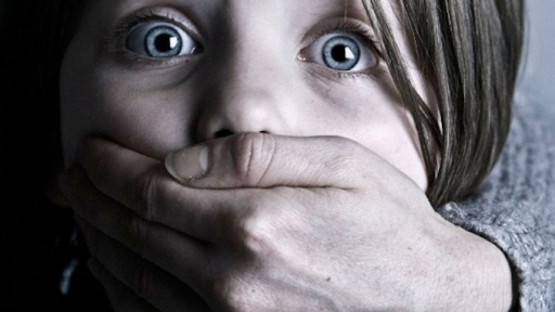 На Сумщині вітчим 3 роки ґвалтував 10-річну дівчинку