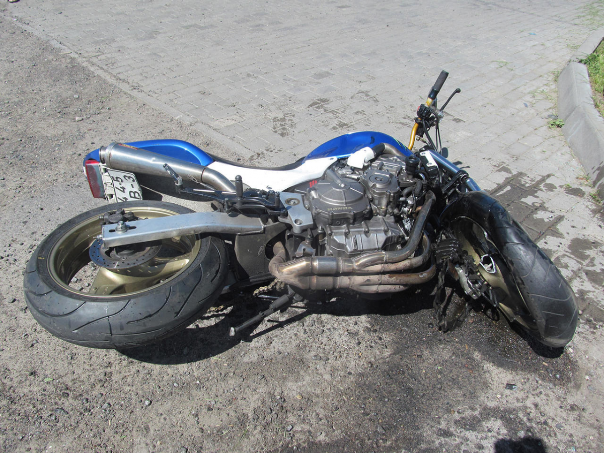 На Волині 19-річний мотоцикліст збив дівчину