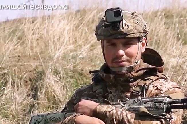 «Залишайтеся вдома. Ми прикриємо»: українські військові записали відеозвернення