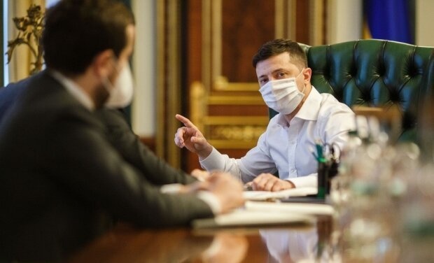 Зеленський обіцяє мільйон доларів за вакцину від коронавірусу