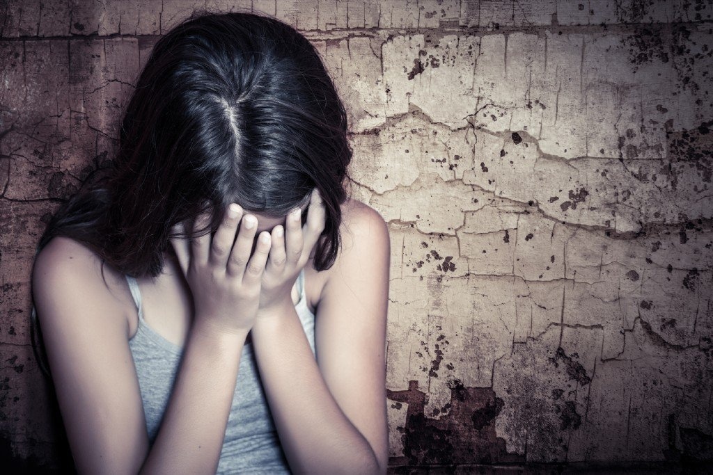 На Дніпропетровщині педофіл зґвалтував двох 12-річних дівчат