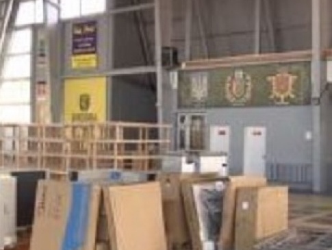 У Чернівцях стадіон переоблаштувують під госпіталь для коронавірусних хворих