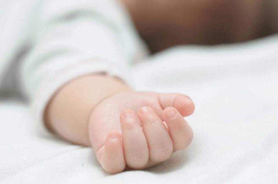 На Тернопільщині 2-річний малюк потрапив до лікарні через матір-п’яничку