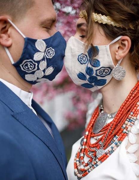 Одруження у масках і рукавичках: журналістка з Луцька вийшла заміж