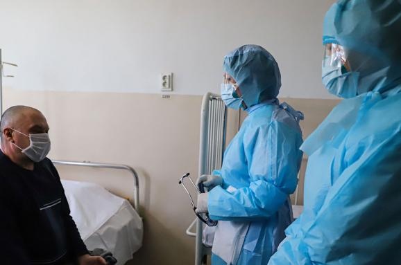 В Україні - 10861 хворих на коронавірус, померлих - 272