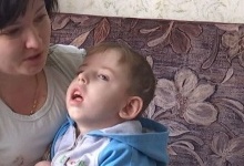 Не зашиті м'язи живота: у Китаї волинянку з важко хворим 5-річним сином не пустили на борт літака