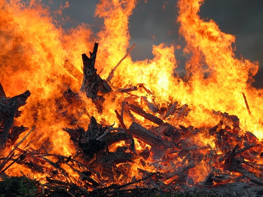 На Черкащині чоловік спалив на городі свою співмешканку