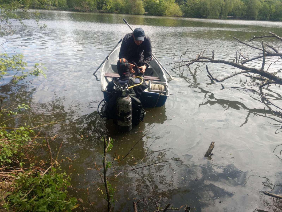 На Вінниччині з дна озера підняли тіло 21-річного хлопця