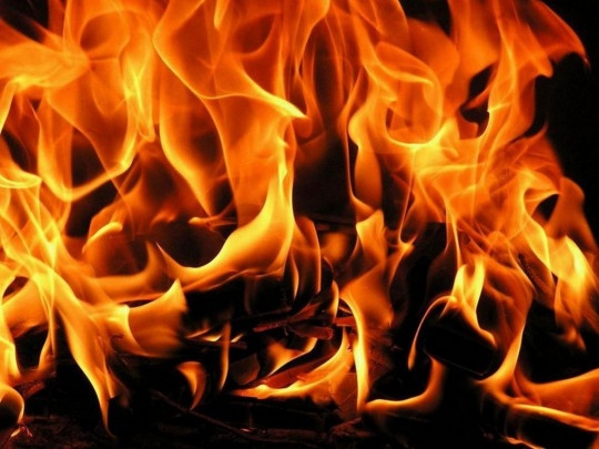 На Миколаївщині пенсіонерка облила себе бензином і підпалила