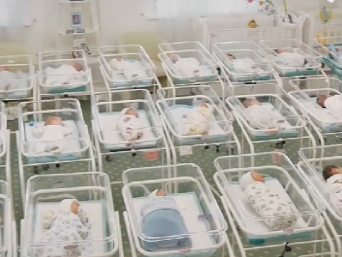 Діти, як товар: у готелі в Києві 46 немовлят готують до відправлення за кордон