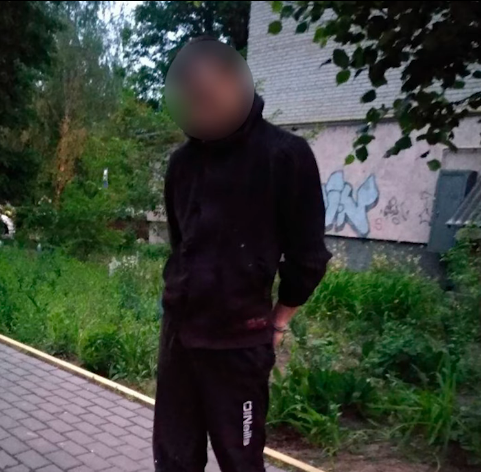Вночі у Луцьку затримали 28-річного чоловіка з холодною зброєю