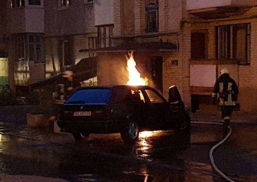 У Луцьку вночі згоріло BMW