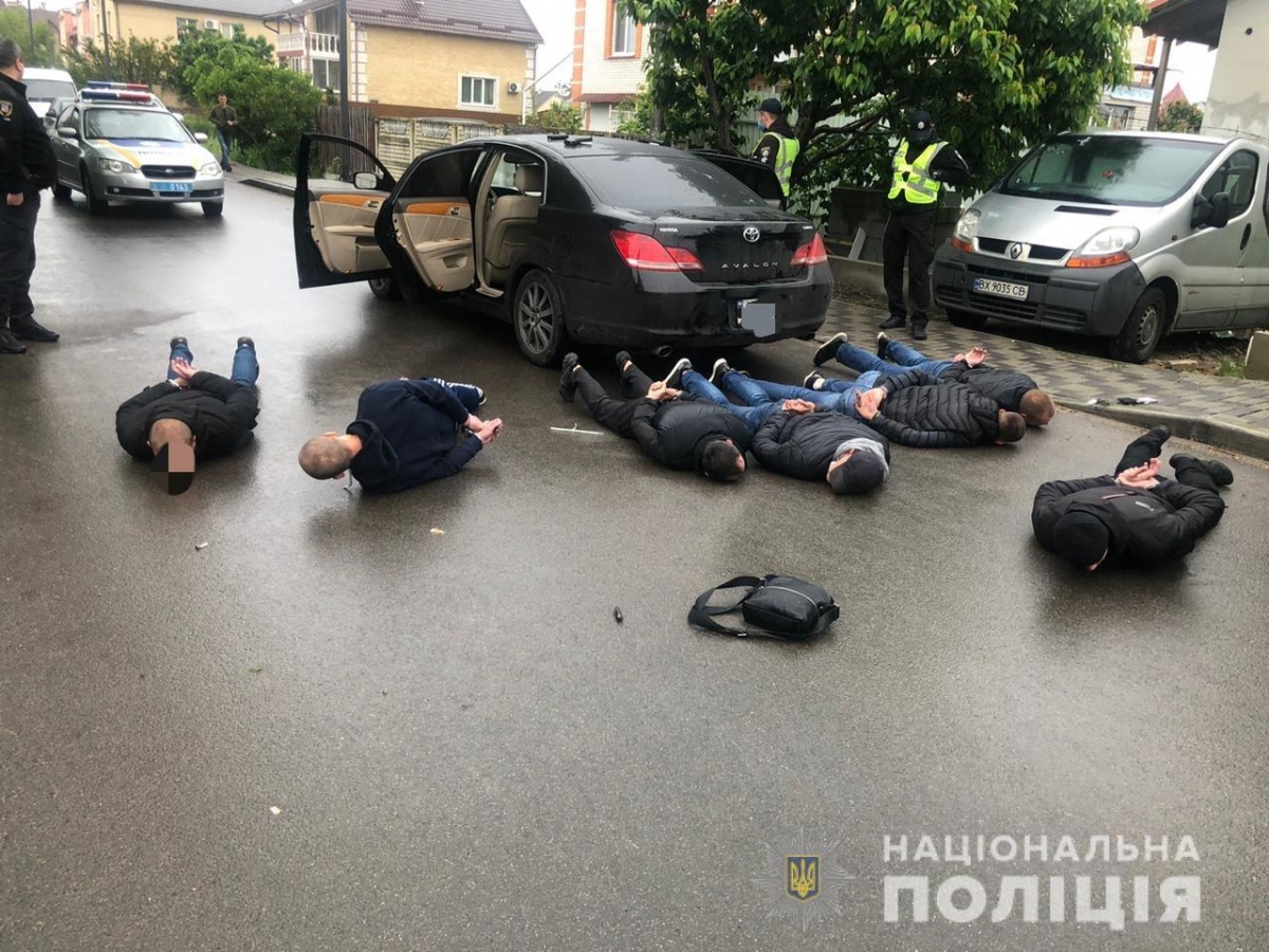 Біля Києва - масова стрілянина, 10 людей затримали