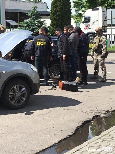 У Луцьку посеред вулиці спецпризначенці затримали чоловіка