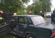 Рятувальники «вирізали» з авто водія, котрий потрапив у ДТП біля Луцька