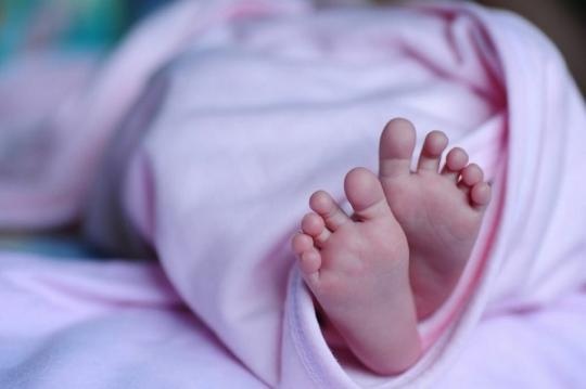 На Полтавщині жінка зламала шию 5-місячному сину