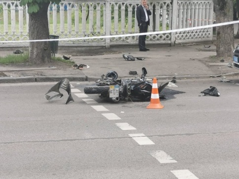 У Луцьку біля 5 школи розбився мотоцикліст