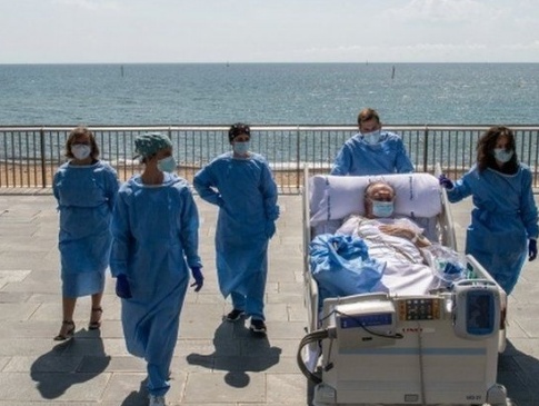 В Іспанії хворих на коронавірус звозять на море