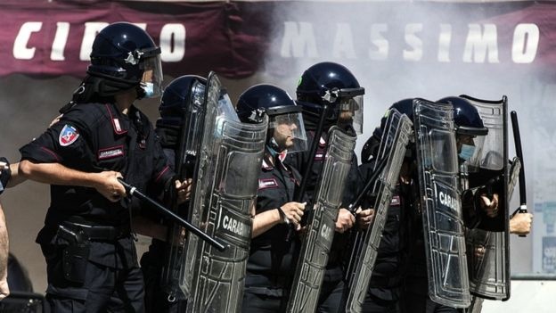 В Італії поліцейські придушили протест невдоволених через коронакризу