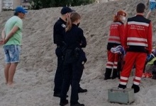 У Києві дивом вижила дівчинка, яка опинилася під завалом піску