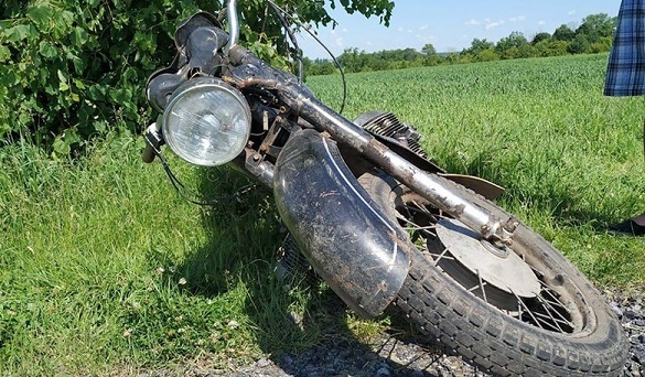 На Волині мотоцикліст влетів у паркан кладовища і загинув