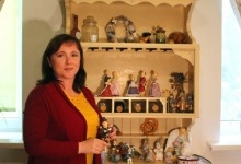 Волинська майстриня виготовляє портретні ляльки з вати та глини